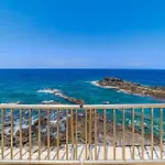 Ocean Breeze Apartment